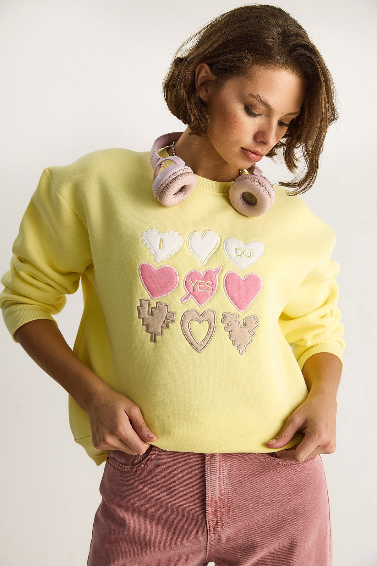 Women's Crew Neck Heart Embroidered Rose Gold Three Thread Sweatshirt 6875 60283520