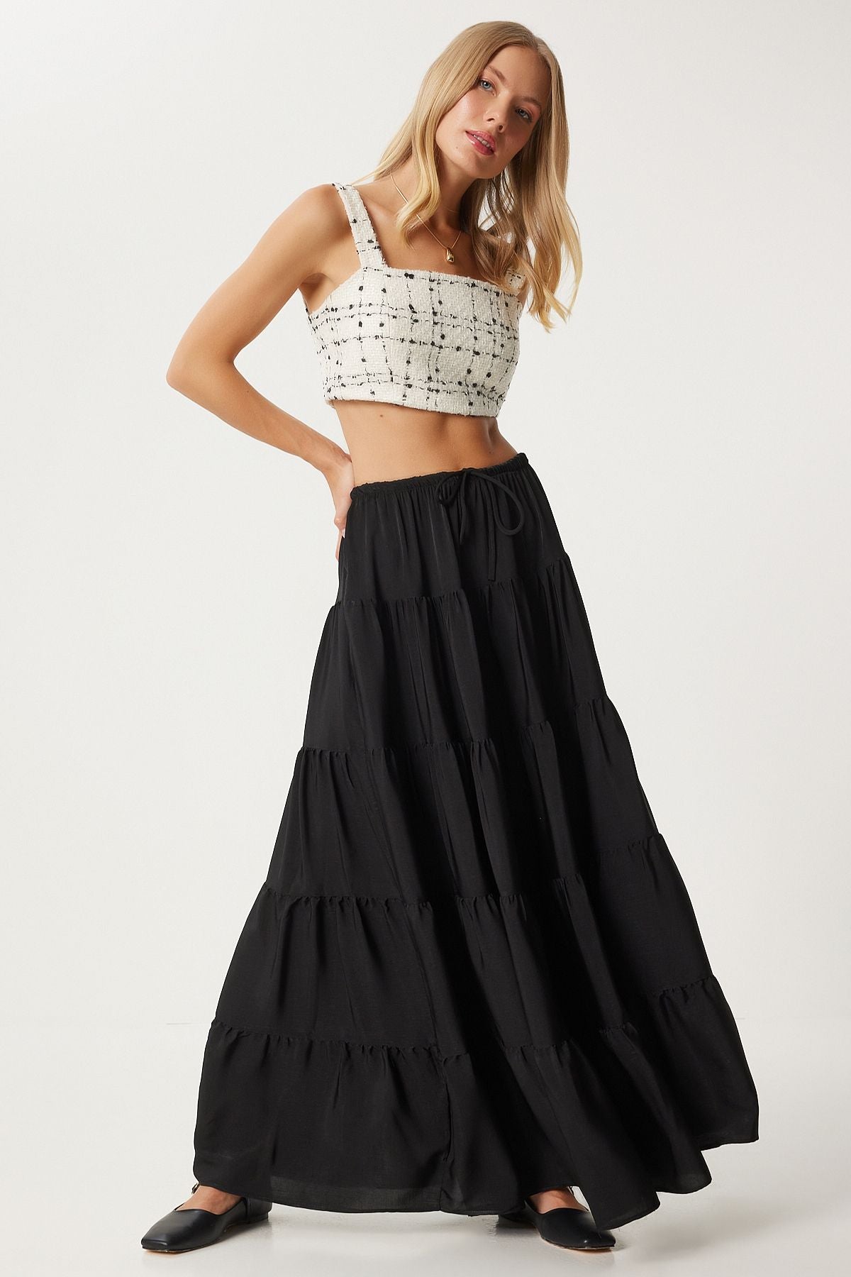 Women's black flywheel cottage with plenty of relaxed skirt ul00039