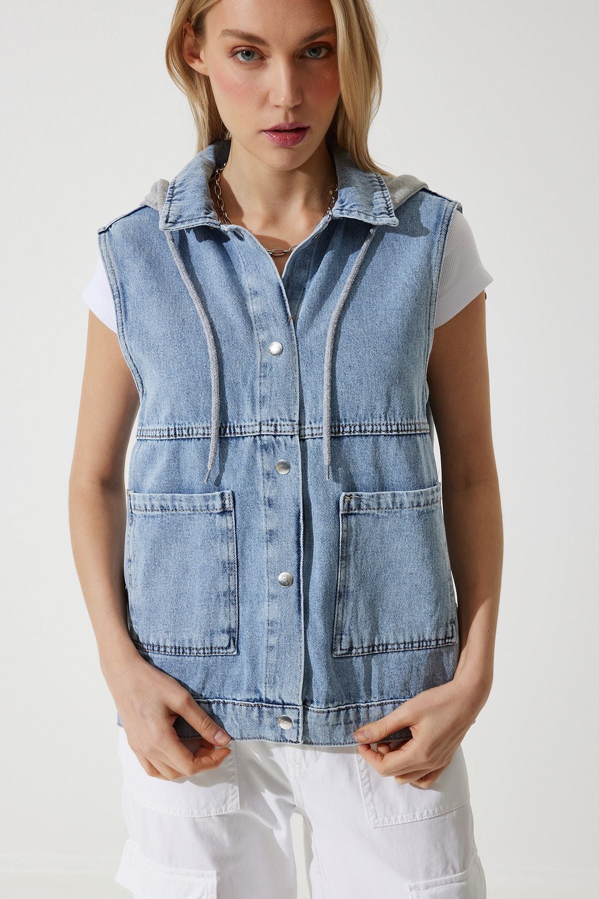Women's Medium Blue Hooded Denim Vest with Wide Pocket RV00189