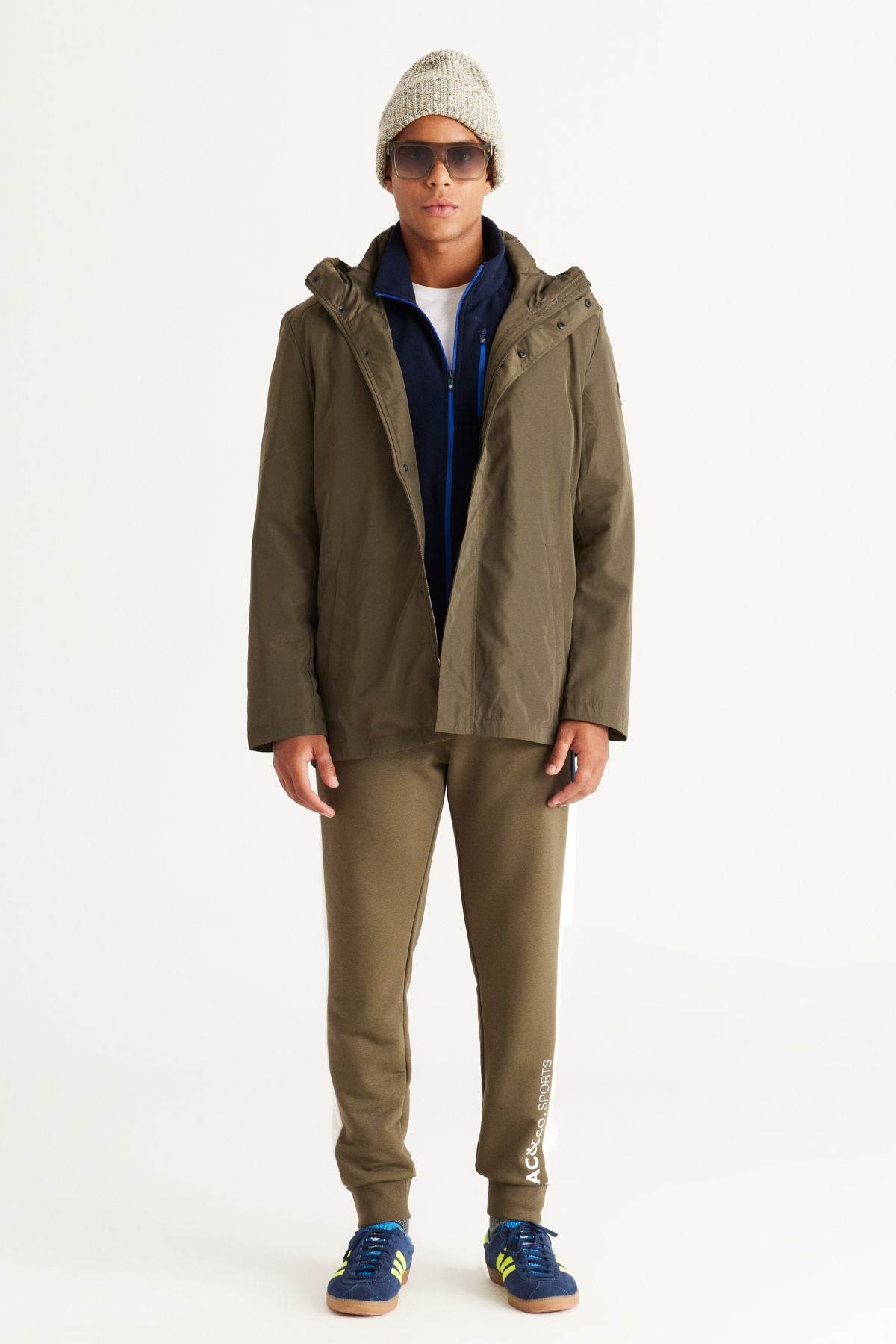 Male Khaki standard fit normal cut windproof hooded upright collar coat trench coat