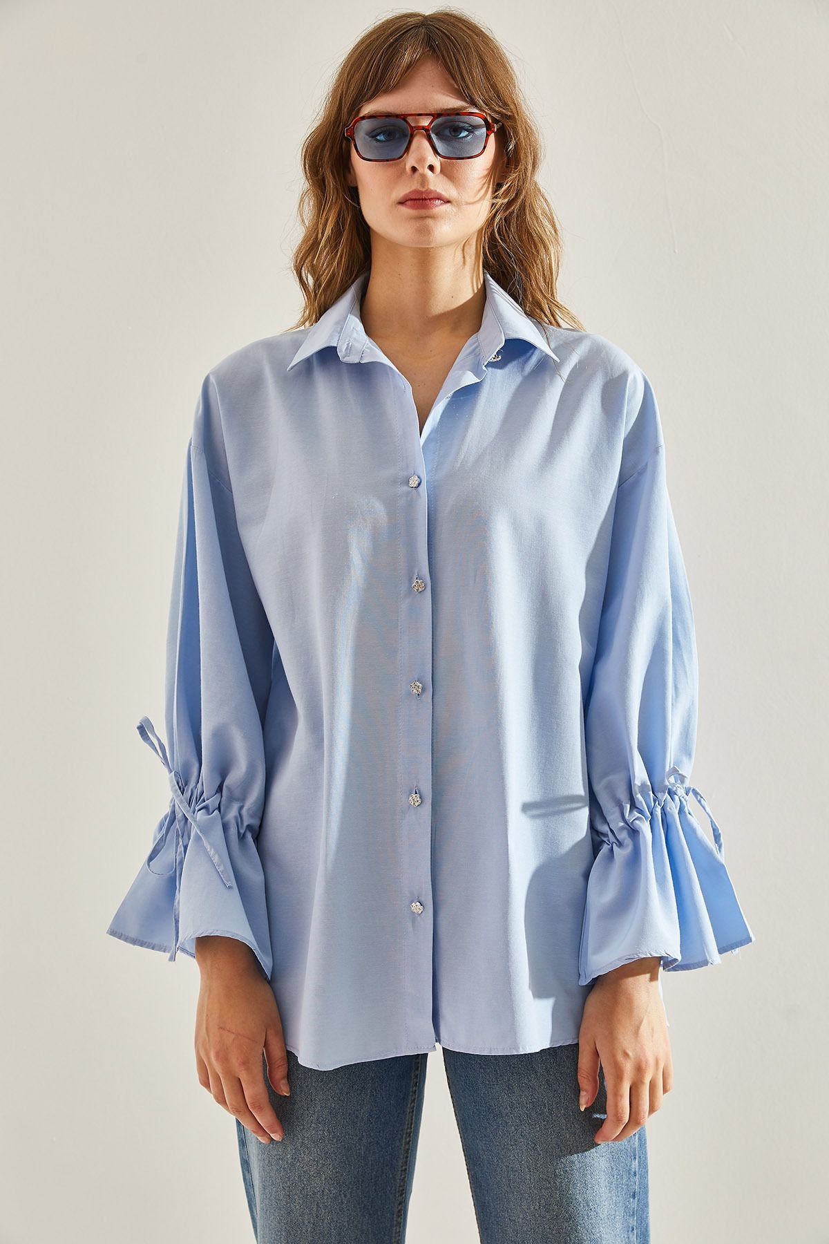 Behind the woman Pilise Pilise Detailed Stone Button Arm Shirred Shirt 60251128