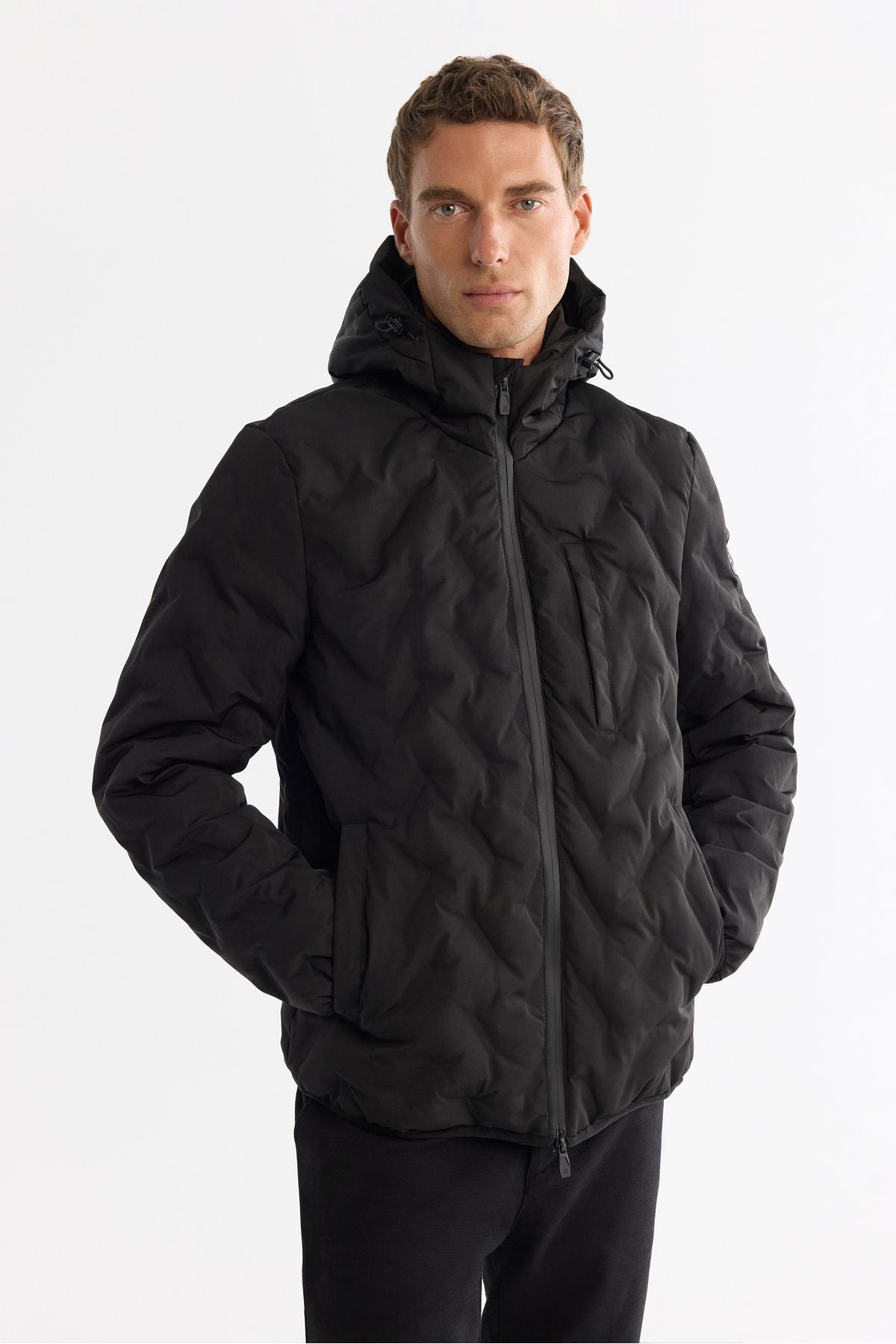 Men's black hooded water -driven windproof transport hanger Mont A42y6041