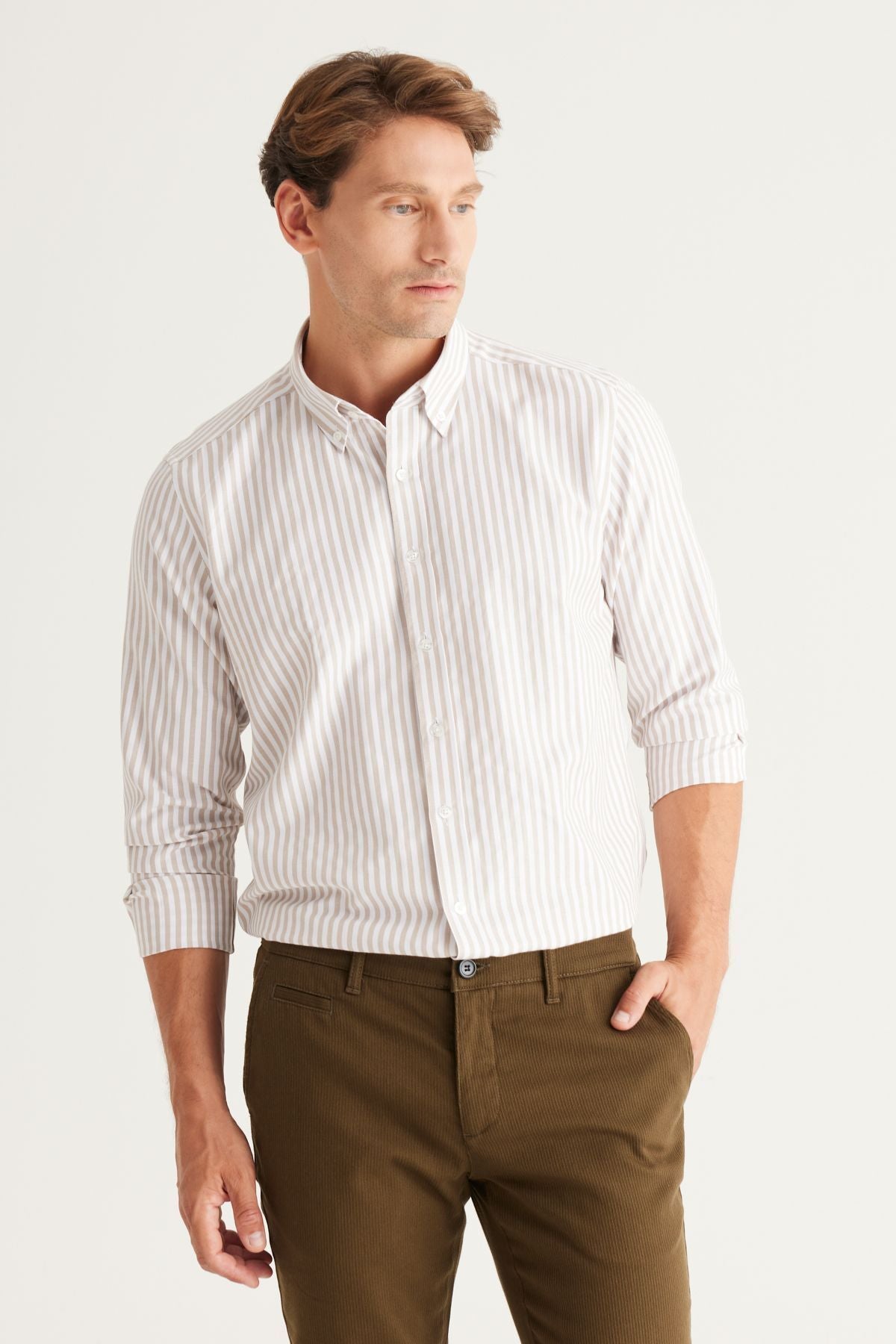 Men's beige-white slim fit narrow cut buttoned collar cotton striped shirt