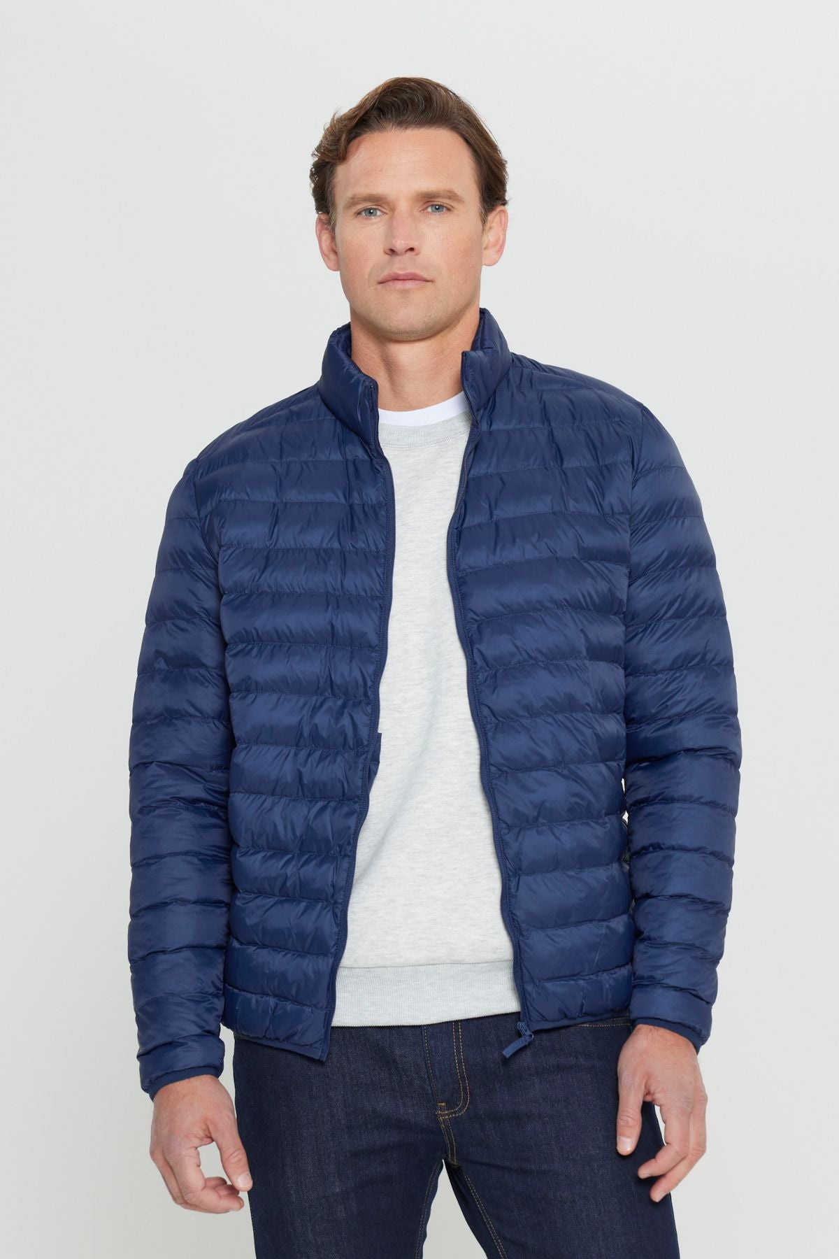 Water and windproofing portable bag that keeps hot light fibrous filling inflatable male coat