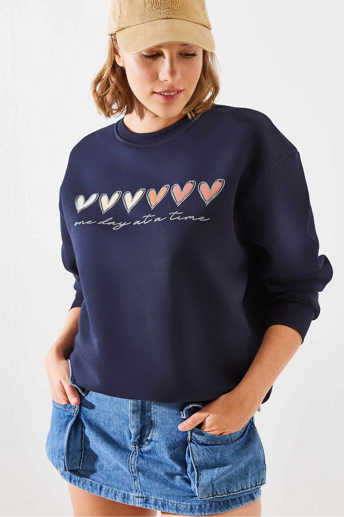 Women's Three Thread Raised Colored Heart Printed Sweatshirt MBHS007 60601007
