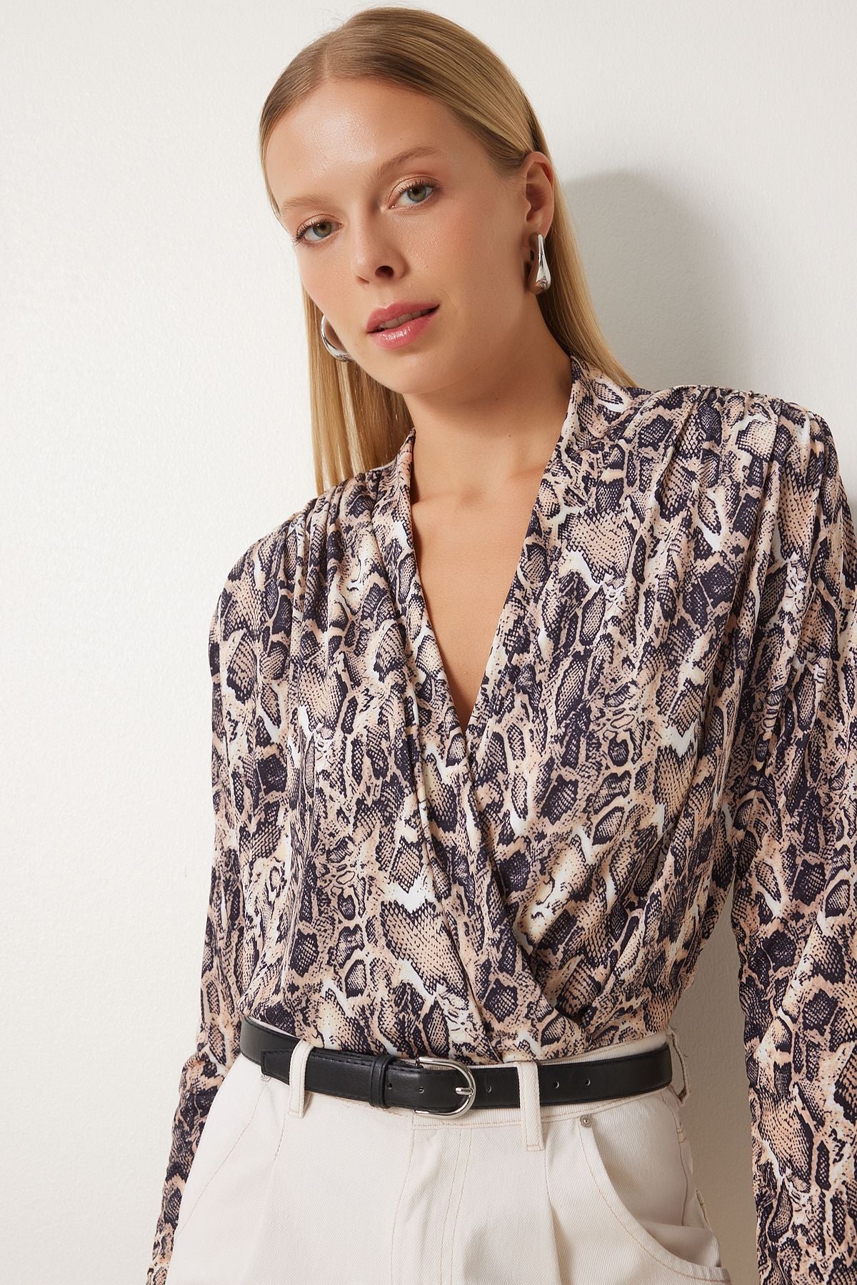 Female Beige Black Snake Patterned Ant Eldop Yaka Sandy Blouse ZH00041