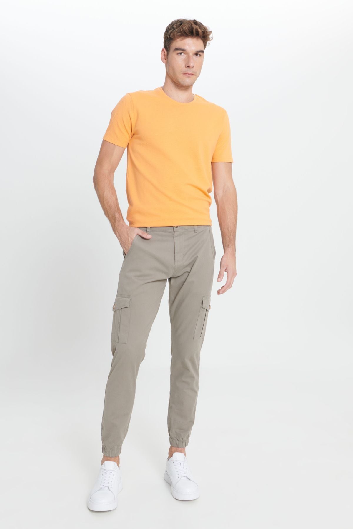 Men's Beige Slim Fit Narrow Cut Cargo Pocket Cotton Flexible Pants