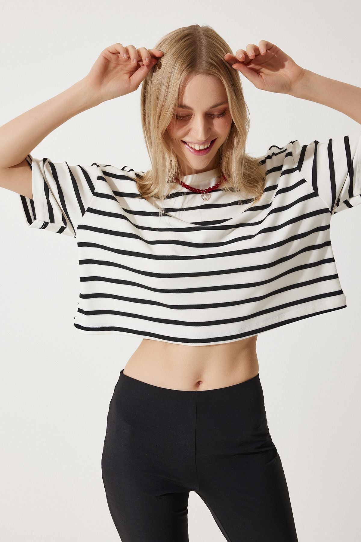 Woman White Black Striped Oversize Crop knitting T-shirt BP00162