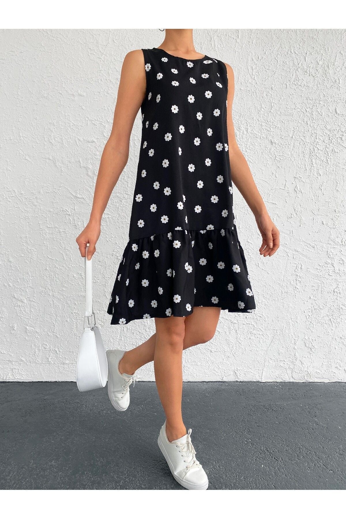 Female Black Daisy Pattern Sleeveless Skirt Ruffed Dress ARM-22Y001123