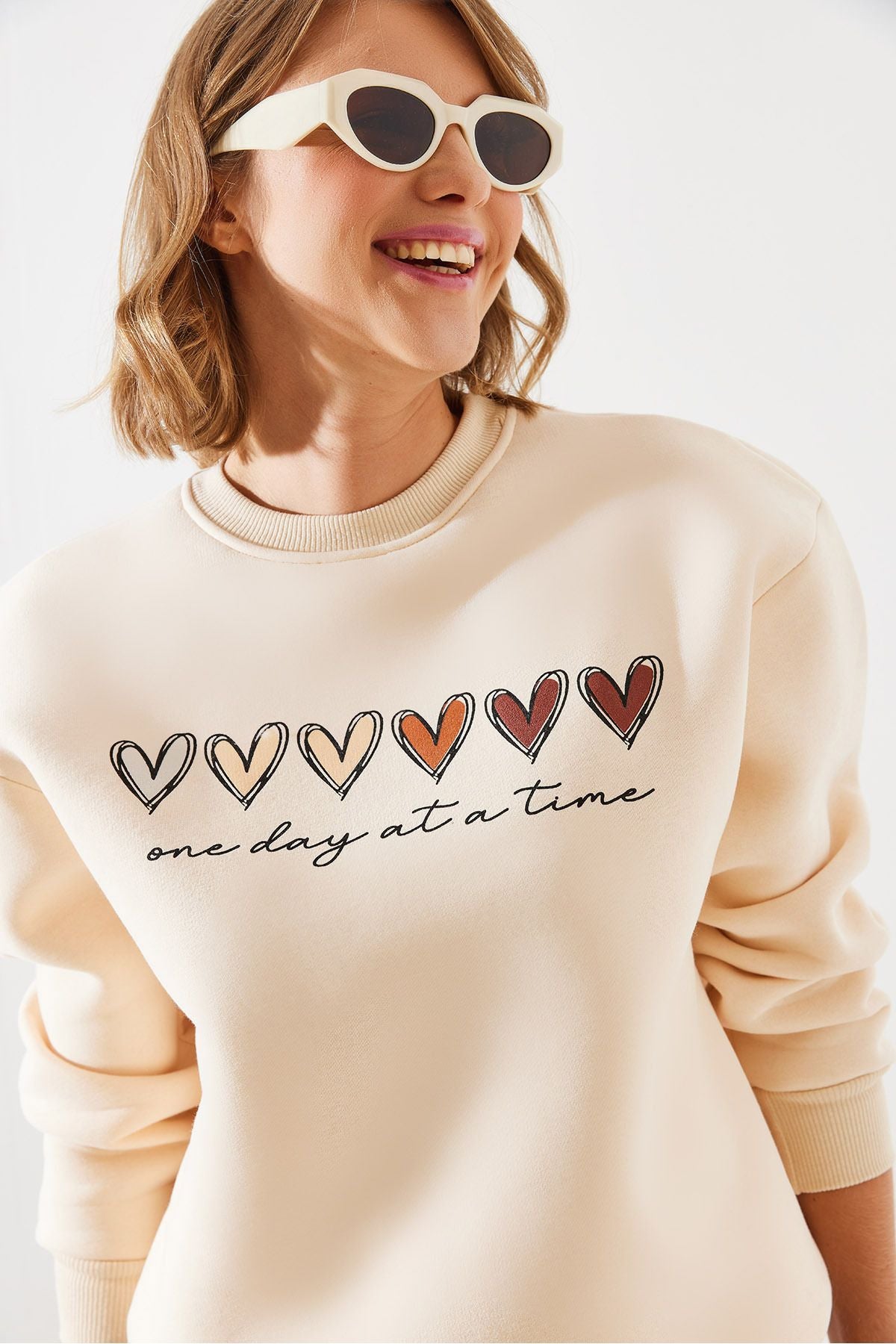 WOMEN'S THREE YEAR -SHARDON COLORED HEART PRINTED SWEATSHIRT MBHS007 60601007