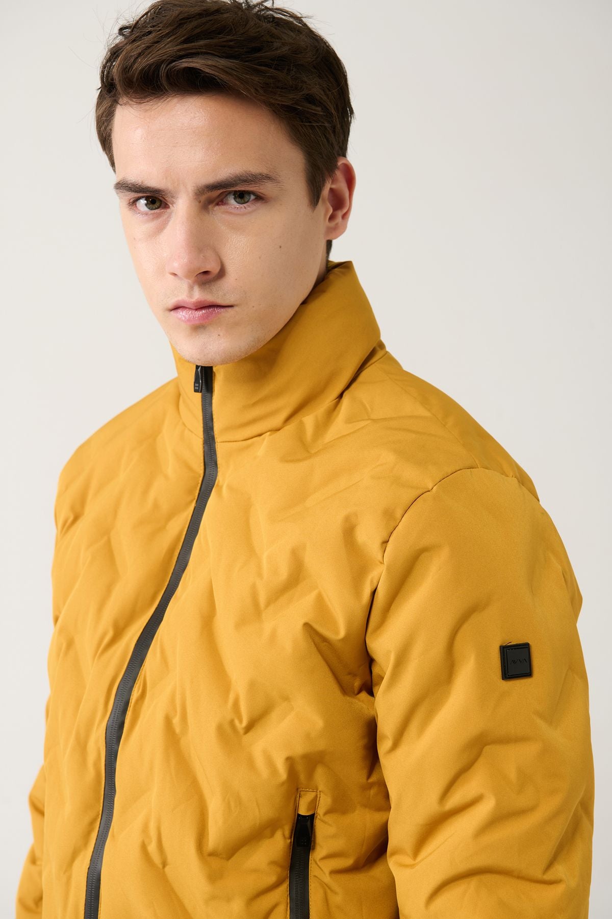 Men's saffron upright collar water repulsive windproof light swelling coat E006036