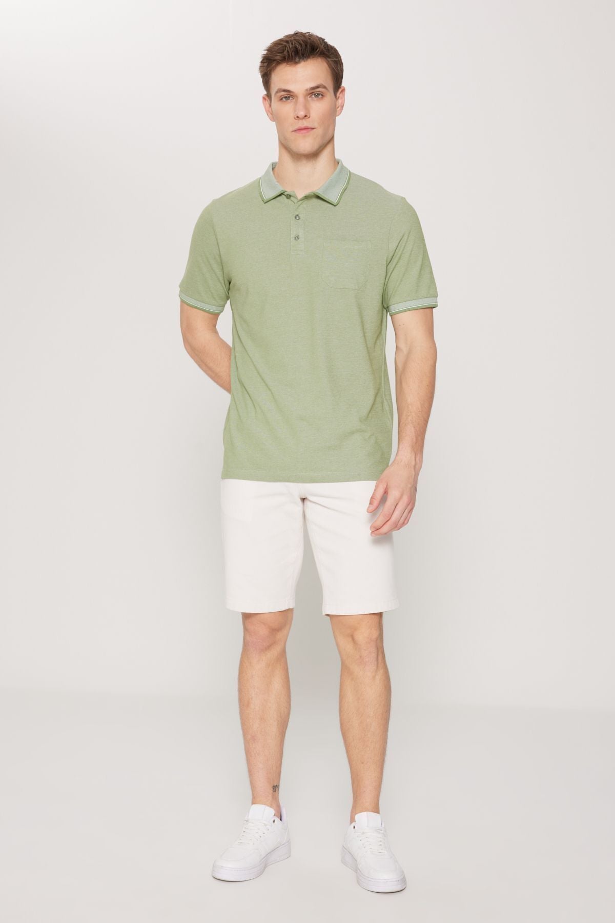 Men -Plugging Cotton Fabric Regular Fit comfortable cut green curved polo collar t -shirt