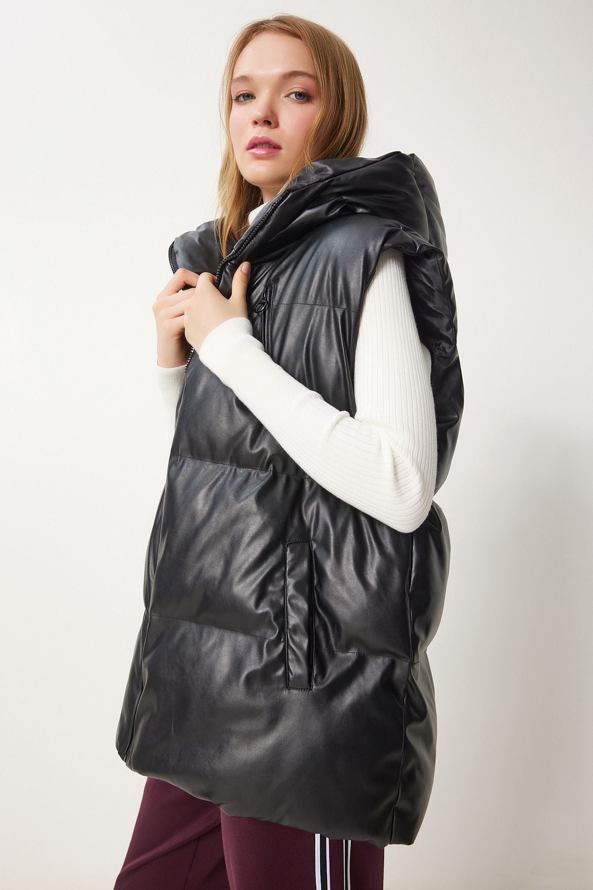 Female black hooded artificial leather overwheeling swelling vest RV00061