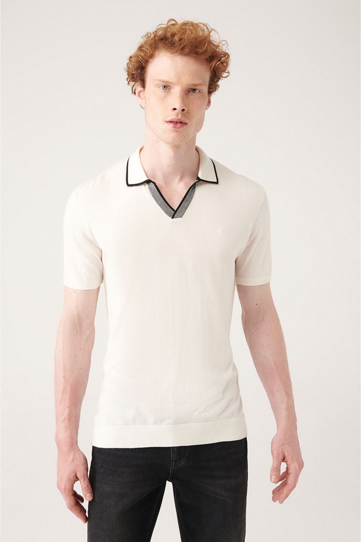 Men's white button-free patı line detailed riban knitwear T-shirt A31y5110