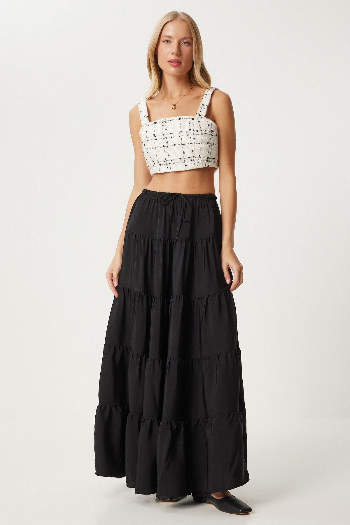 Women's black flywheel cottage with plenty of relaxed skirt ul00039