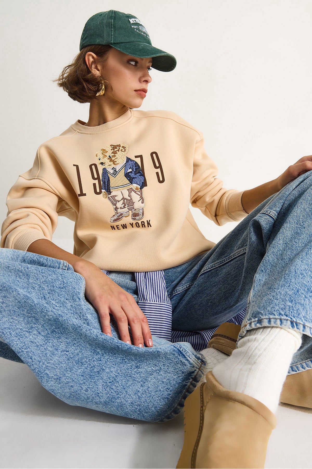 Women's Crew Neck Teddy Sweatshirt with Embroidery Detail 10417 60284066