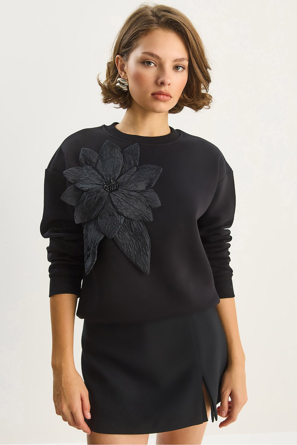 Women's Crew Neck Floral Accessory Three Thread Ribbed Sweatshirt 60601043