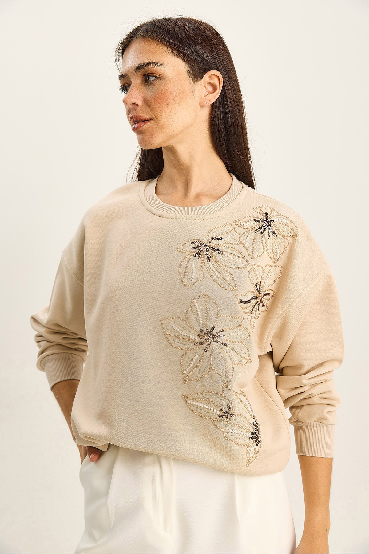 Women's Crew Neck Flower Bead Embroidered Relaxed Sweatshirt 1572 60283809