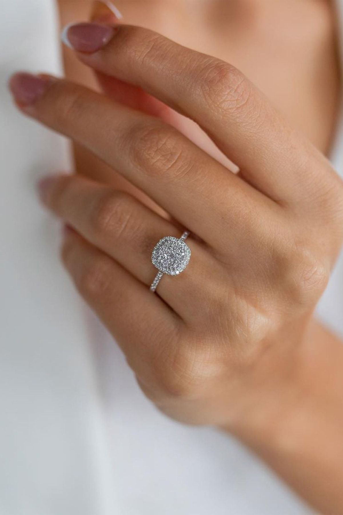 Diamond Mounted Taque Adjustable Silver Rodium Coating Woman Ring