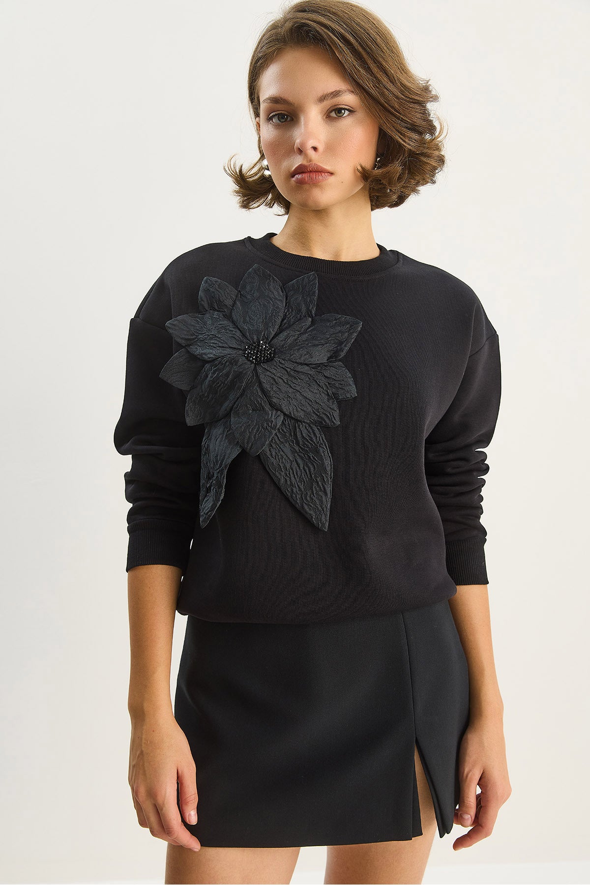 Women's Crew Neck Floral Accessory Three Thread Ribbed Sweatshirt 60601043