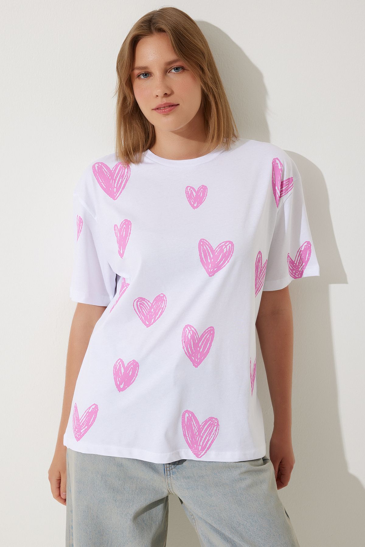 Kadın Beyaz Pembe Kalp Baskılı Oversize Pamuklu T-Shirt BP00165