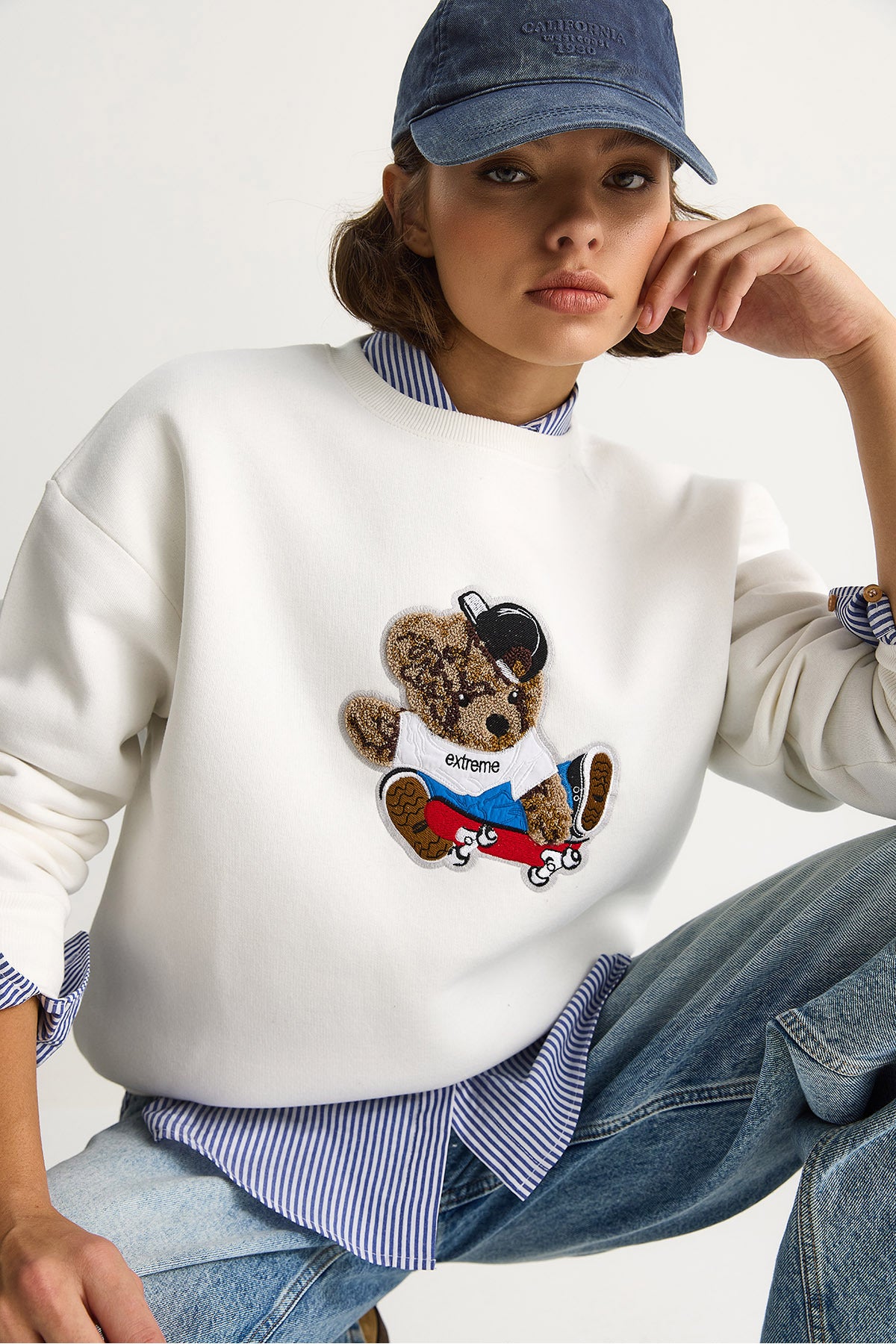 Women's Teddy Embroidered Crew Neck Loose Sweatshirt 6864 60283522