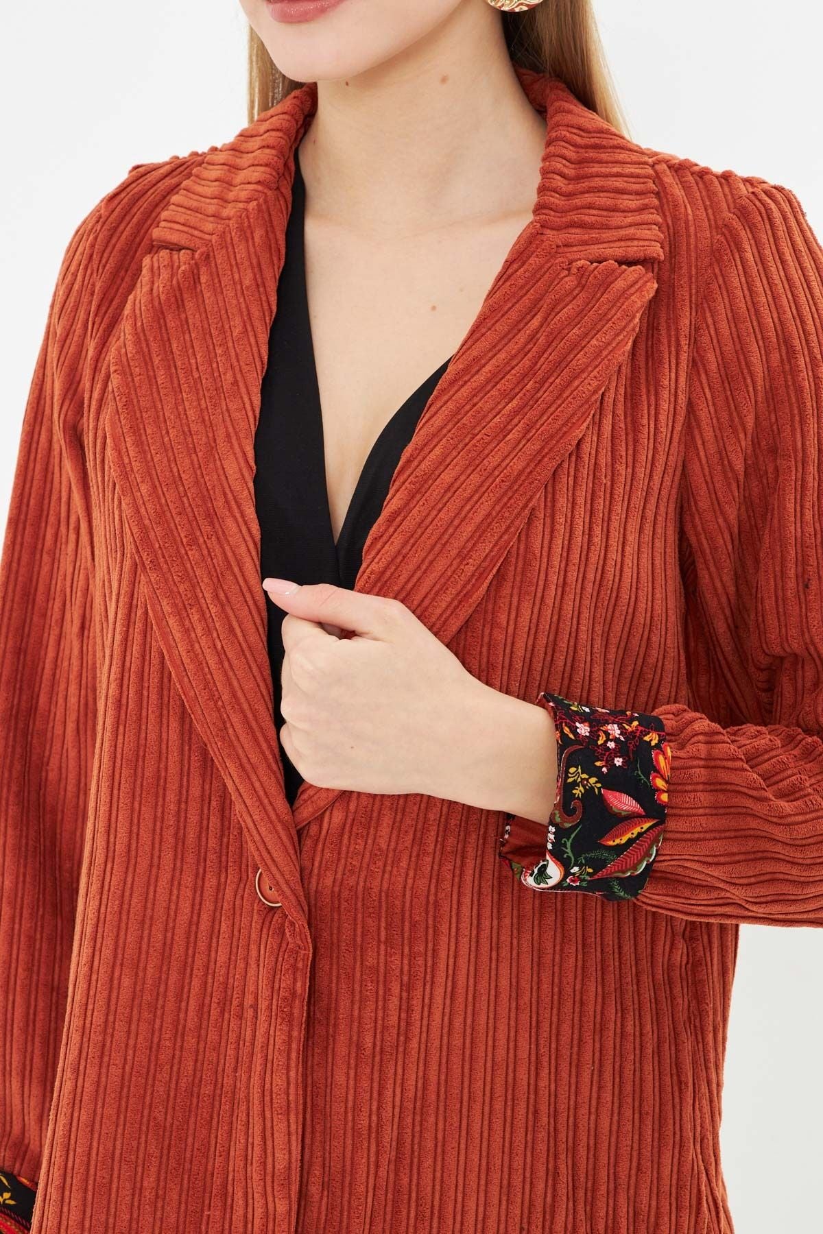 Female Tile In-Sleeve Patterned Single button Velvet Jacket ARM-24K001056