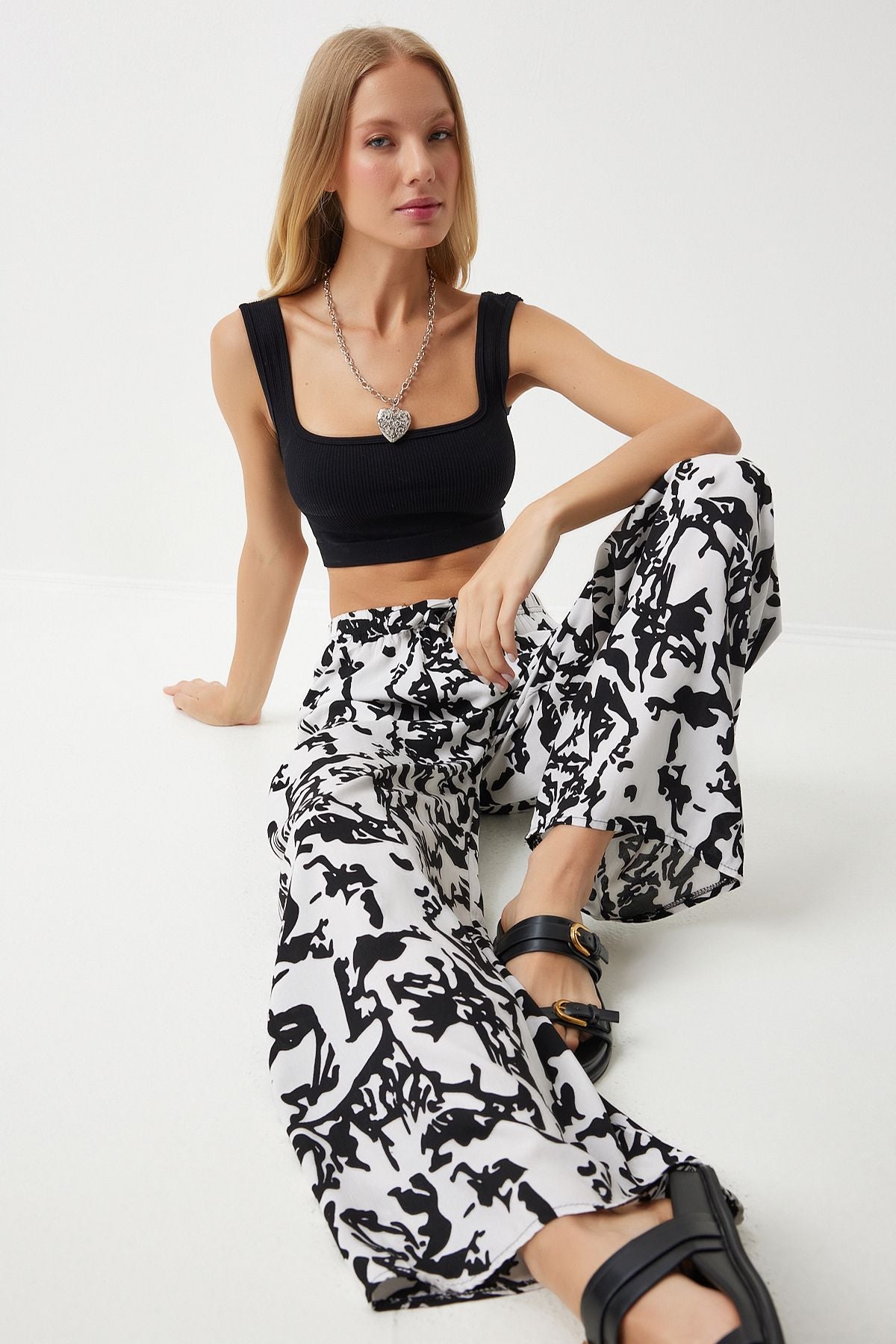 Woman White Live Black Patterned Casting Viscose Palazzo Pants EN00606