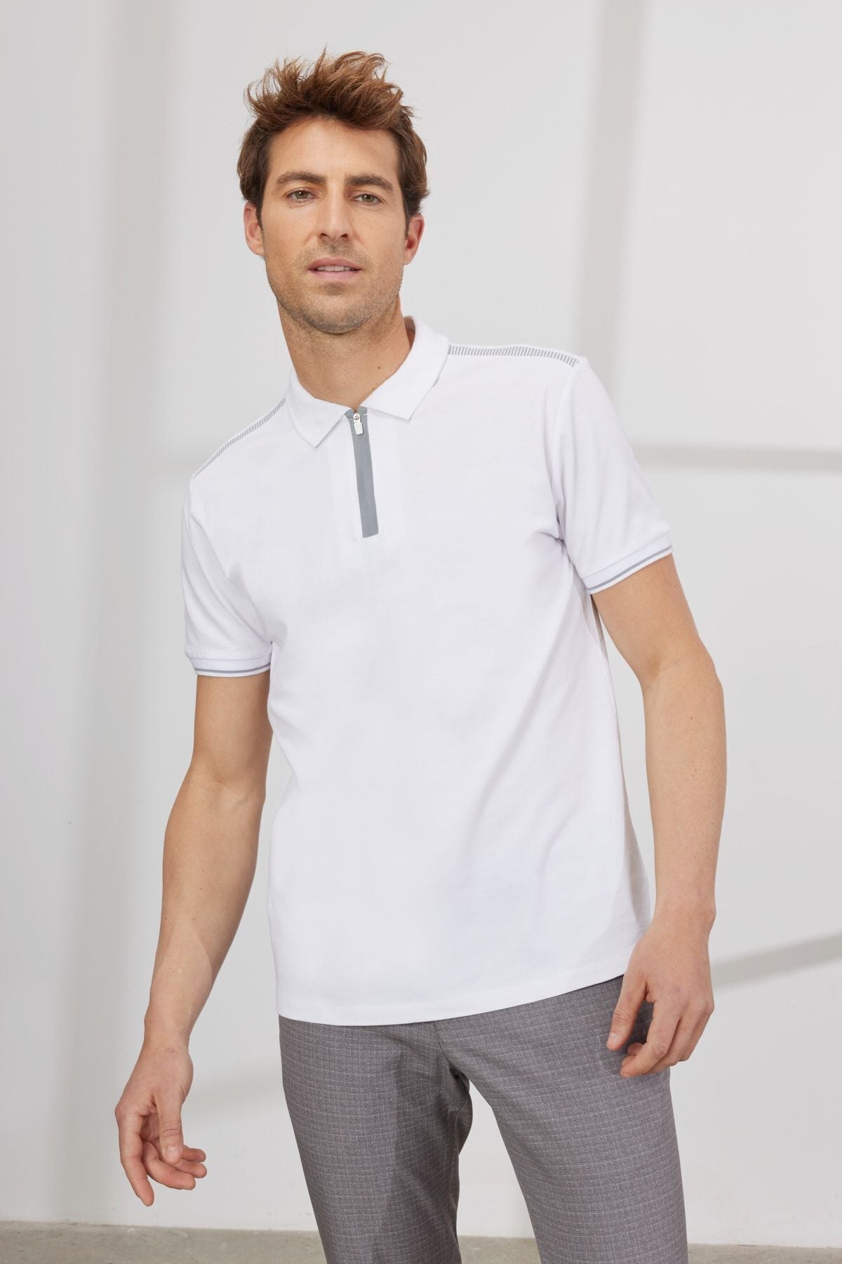 Men's white slim fit narrow cut polo collar cotton short sleeve t -shirt