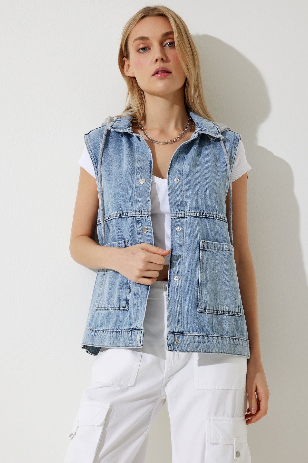 Women's Medium Blue Hooded Denim Vest with Wide Pocket RV00189
