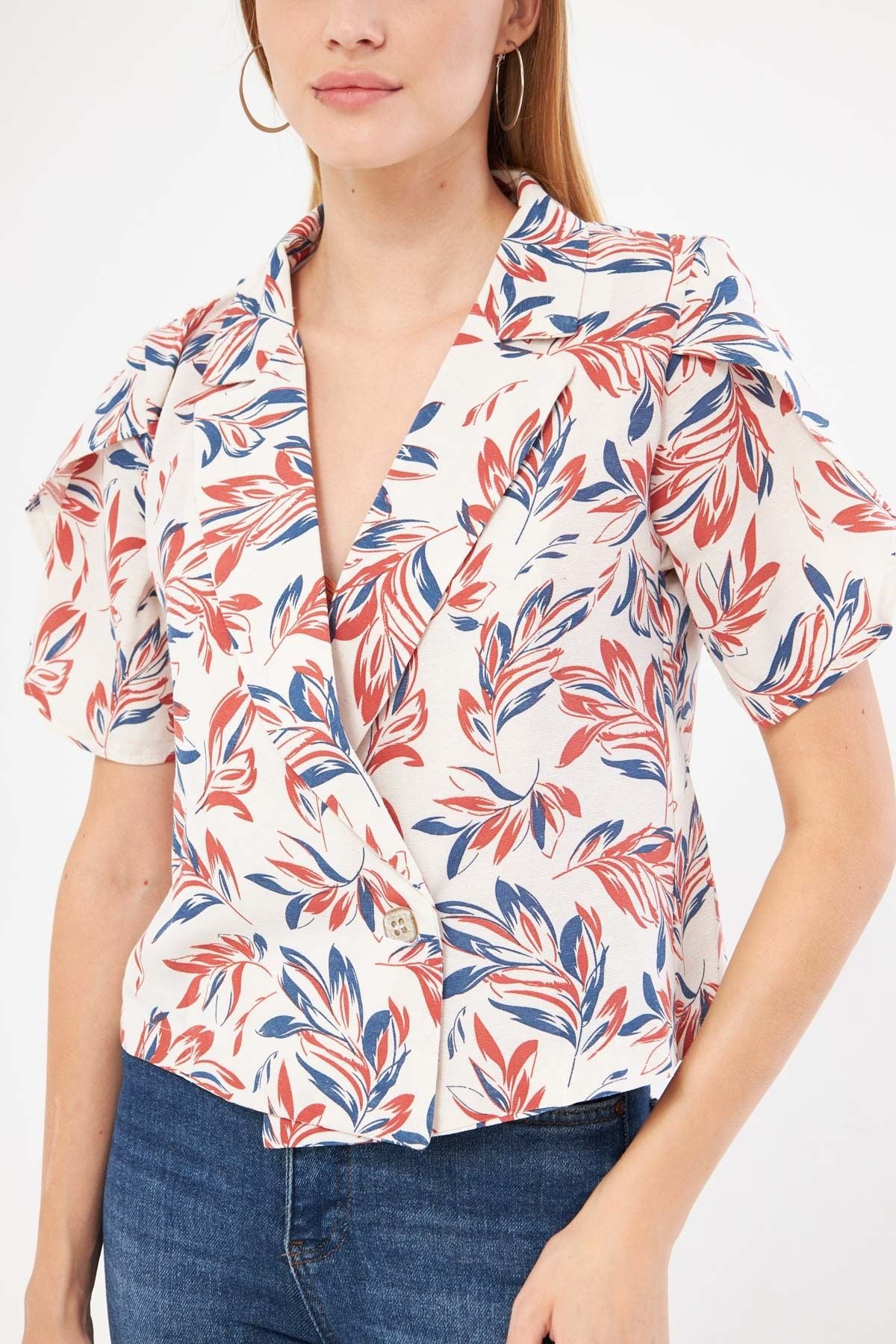 Female Tile Linen-Looking Patterned Band with Slit Crop Short Sleeve Jacket ARM-24Y001095