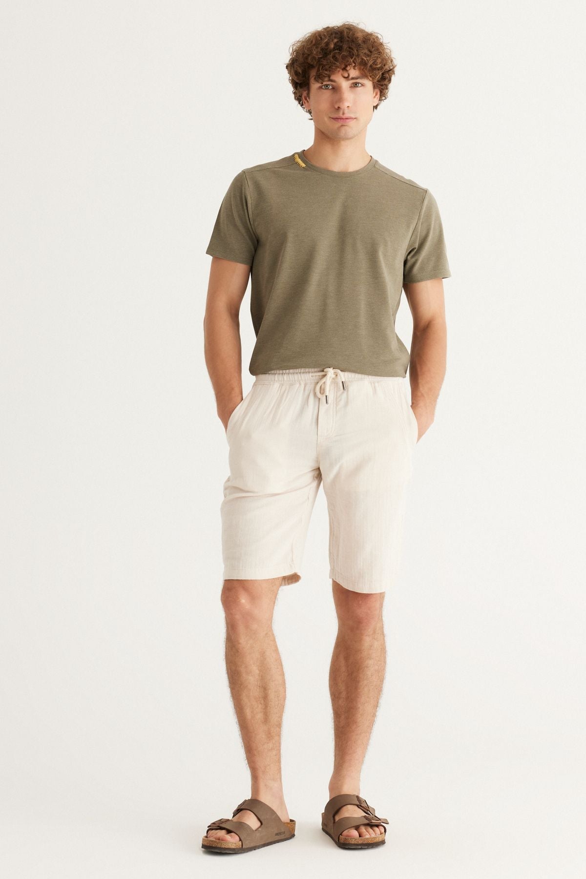 Men's Beige Slim Fit Narrow Cutting Side Pocket 100 %Cotton Muslin Patterned Shorts