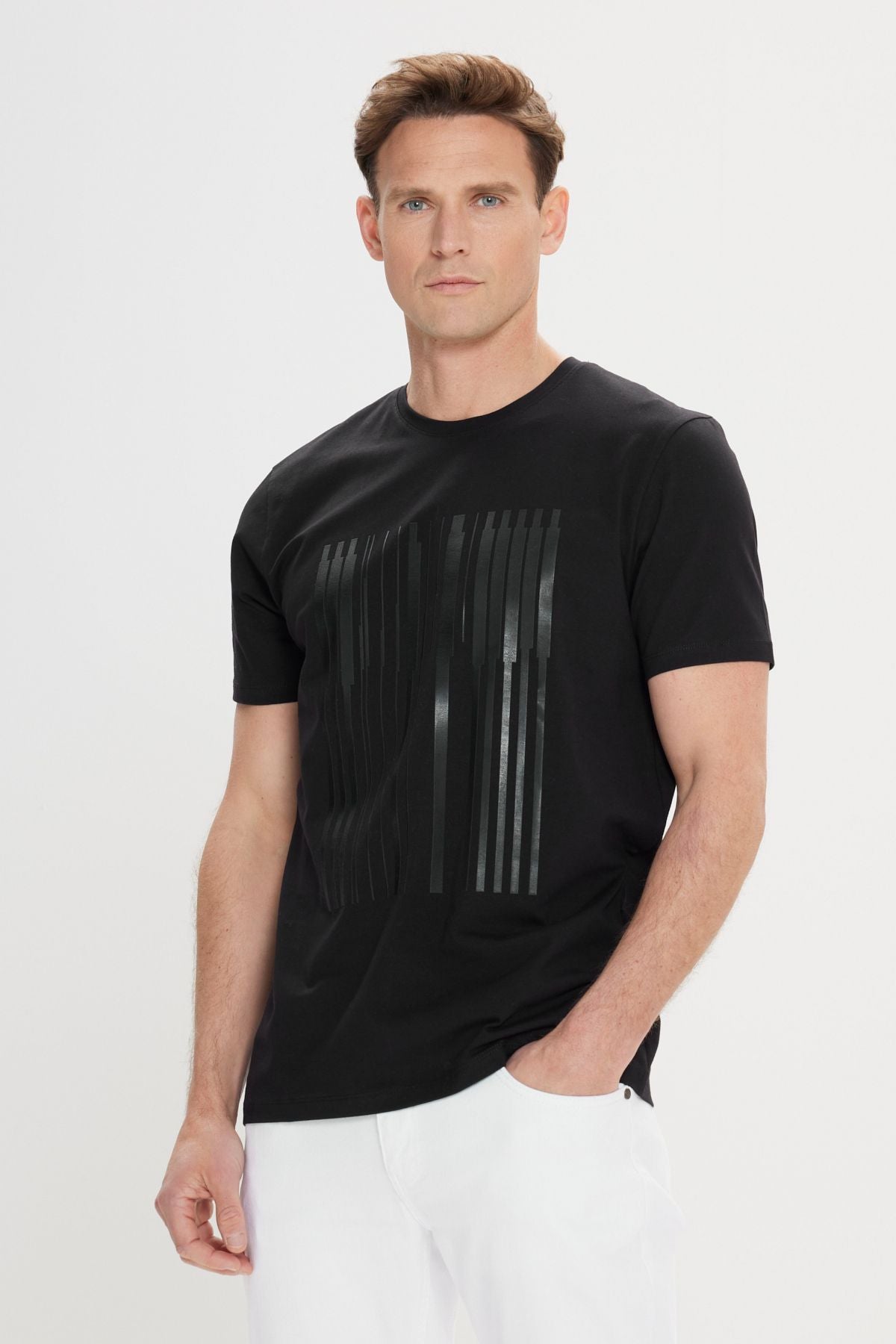 Men's black slim fit narrow cut cotton printed bike collar t -shirt