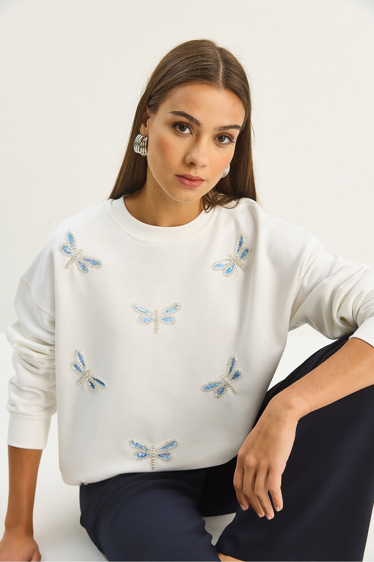 Women's Crew Neck Dragonfly Stone Embroidered Relaxed Sweatshirt 1558 60283660