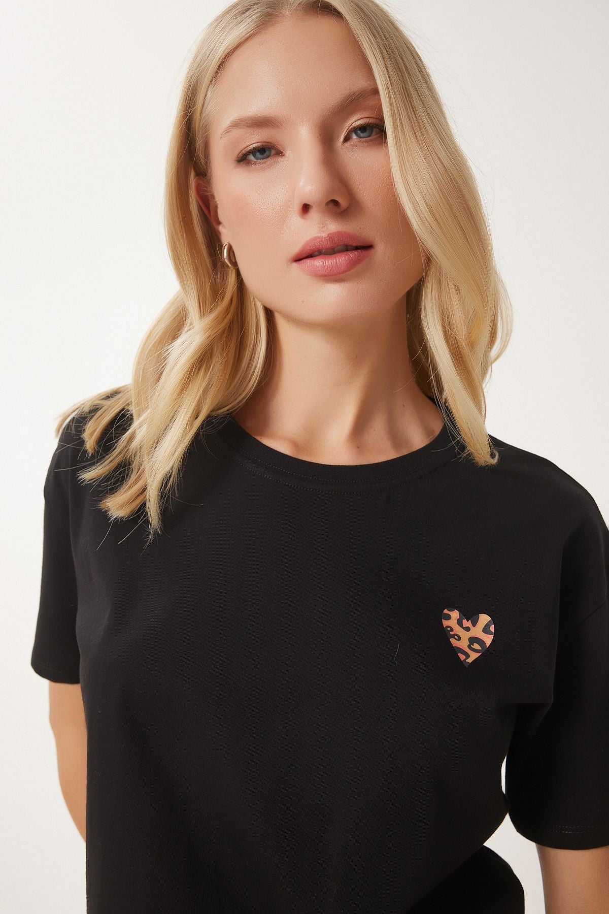 Female Black Heart Printed Cotton Short Knitting T-Shirt AN00224
