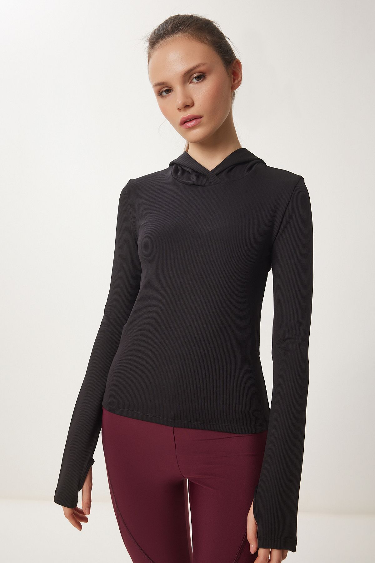 Kadın Siyah Parmak Ve Sırt Cut Out Detaylı Kapüşonlu Sweatshirt VX00004