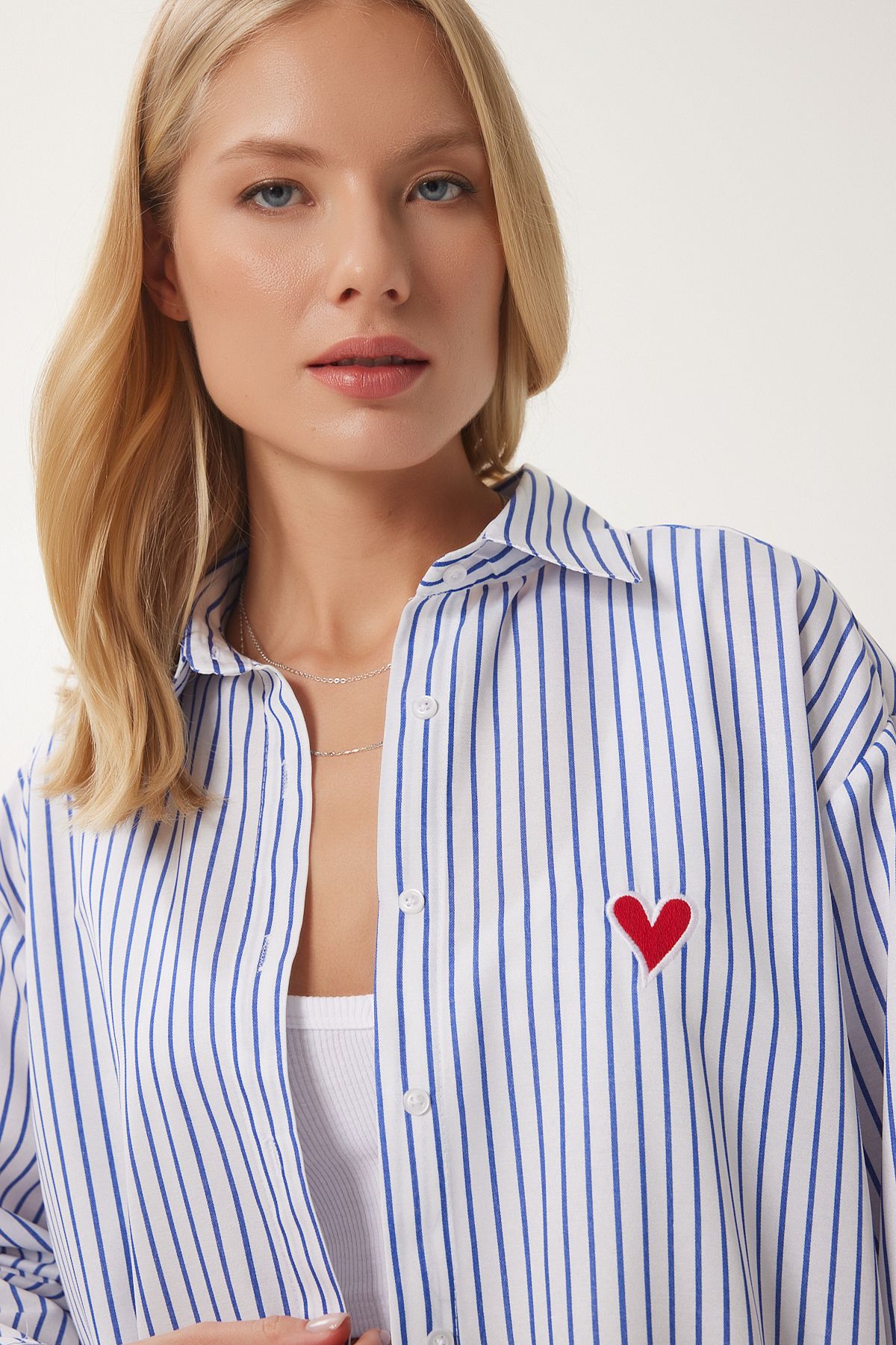 Woman White Heart Embroidered Striped Oversize poplin shirt DX00016