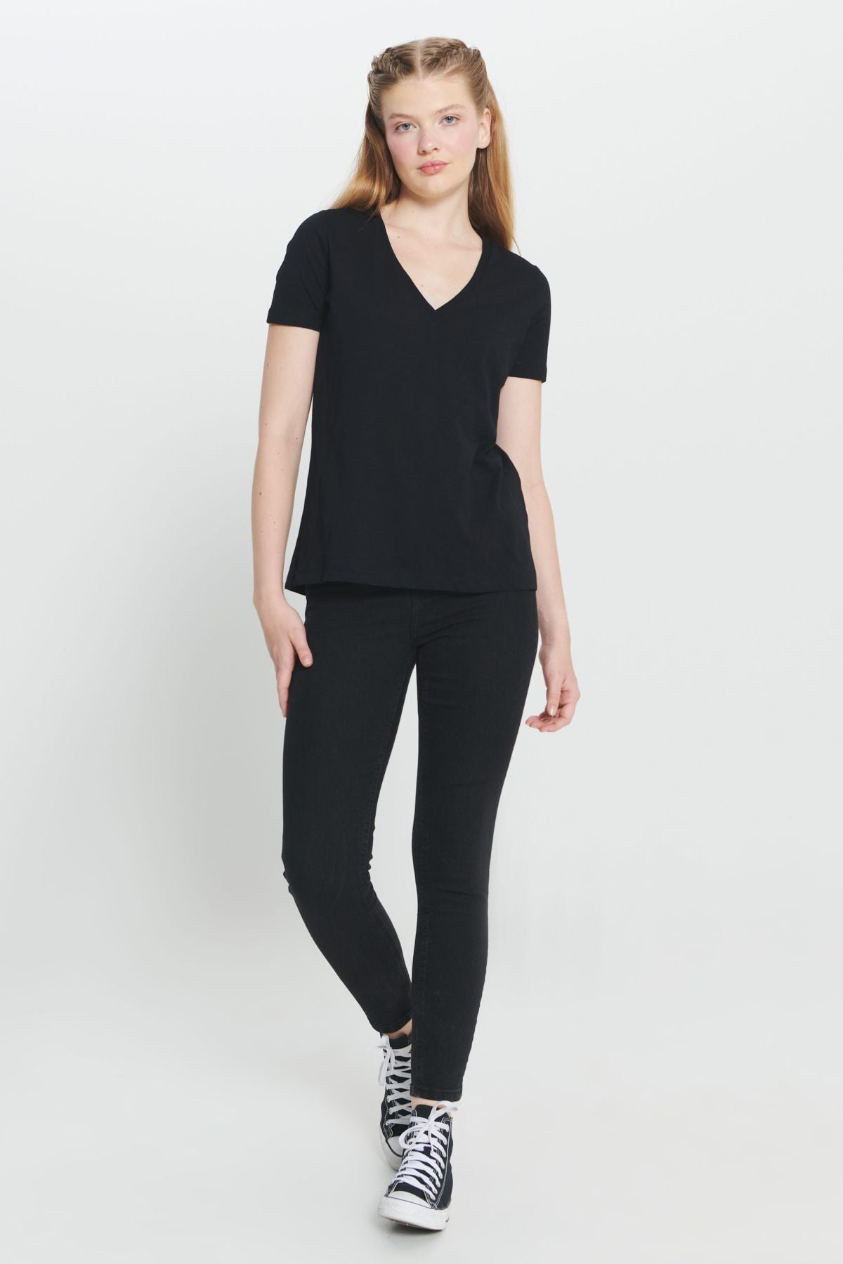 Female Black 100 %Cotton Standard Fit Normal Cut V -Neck Basic T -shirt