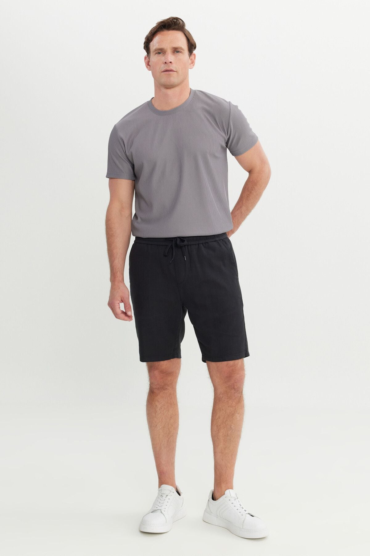 Men's black 100 %cotton comfort fit waist connected flamned side pocket shorts
