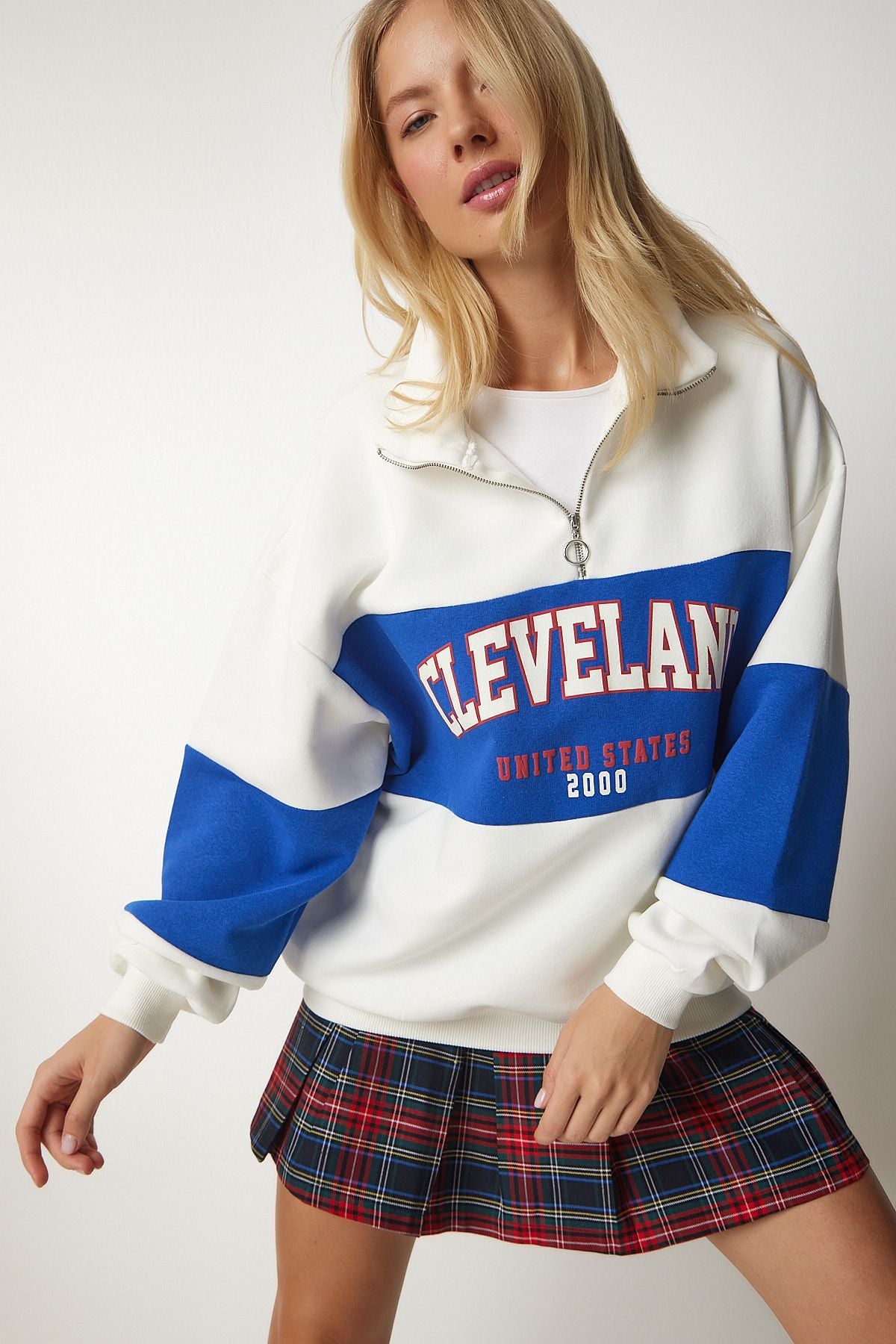 Woman White Blue Bloc Colorful Printed Oversize Sweatshirt HF00439