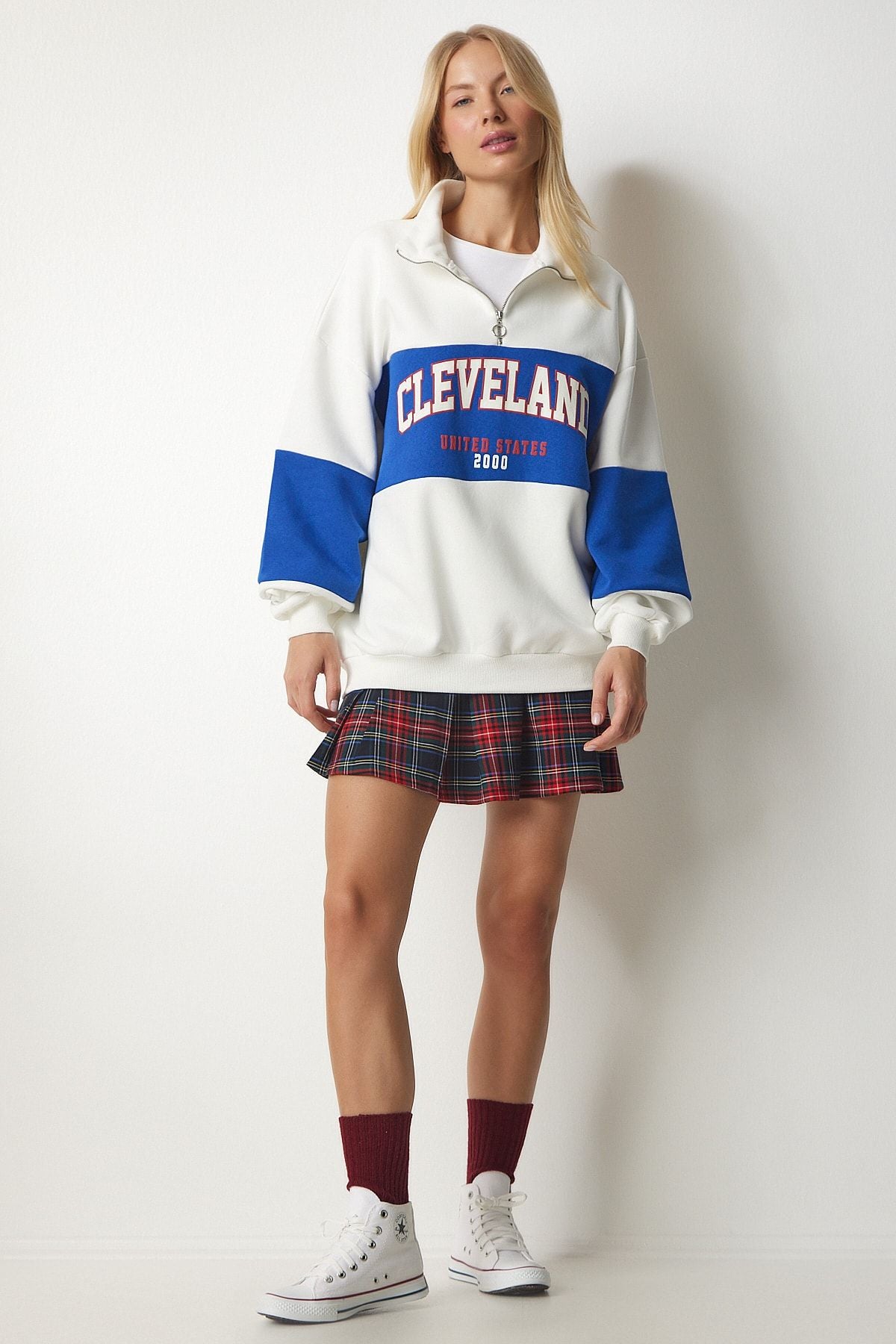 Woman White Blue Bloc Colorful Printed Oversize Sweatshirt HF00439