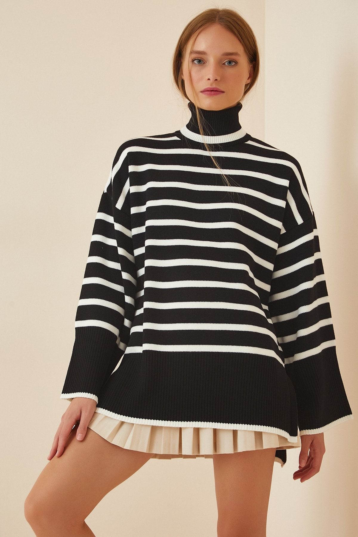Woman Black and White Turtle Striped Oversize knitwear sweater US00709