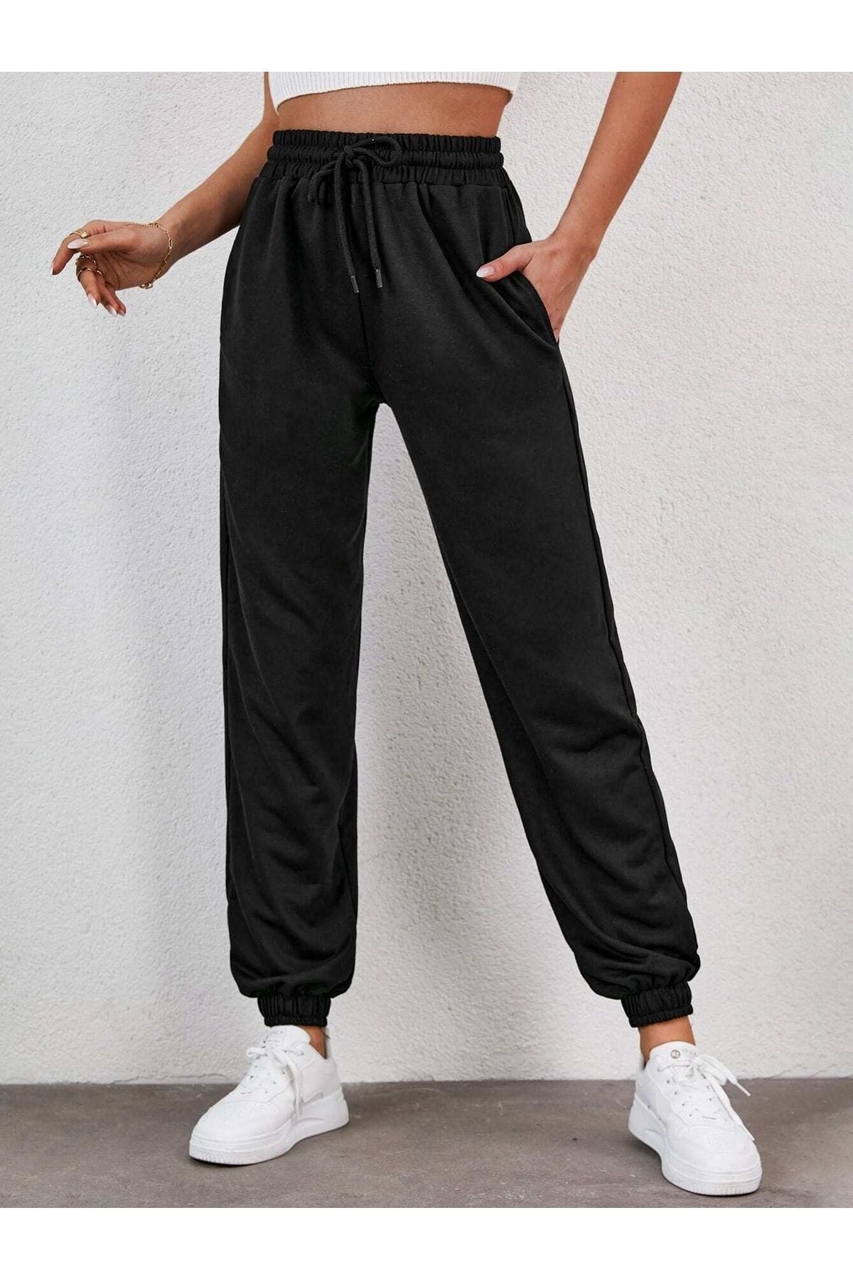 Women's Black Sweatpants with Elastic Waist and Leg Pocket Arm-22Y024062