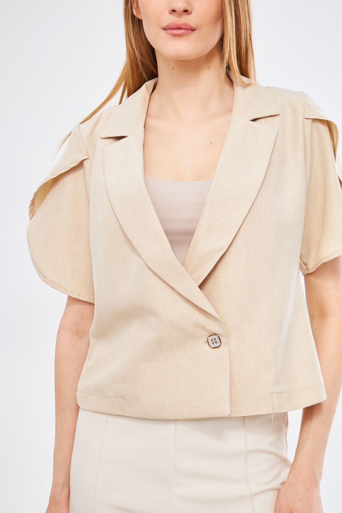 Women's Beige Ikosiokto Jacket Slit Detailed Crop Short Sleeve ARM-24Y001048