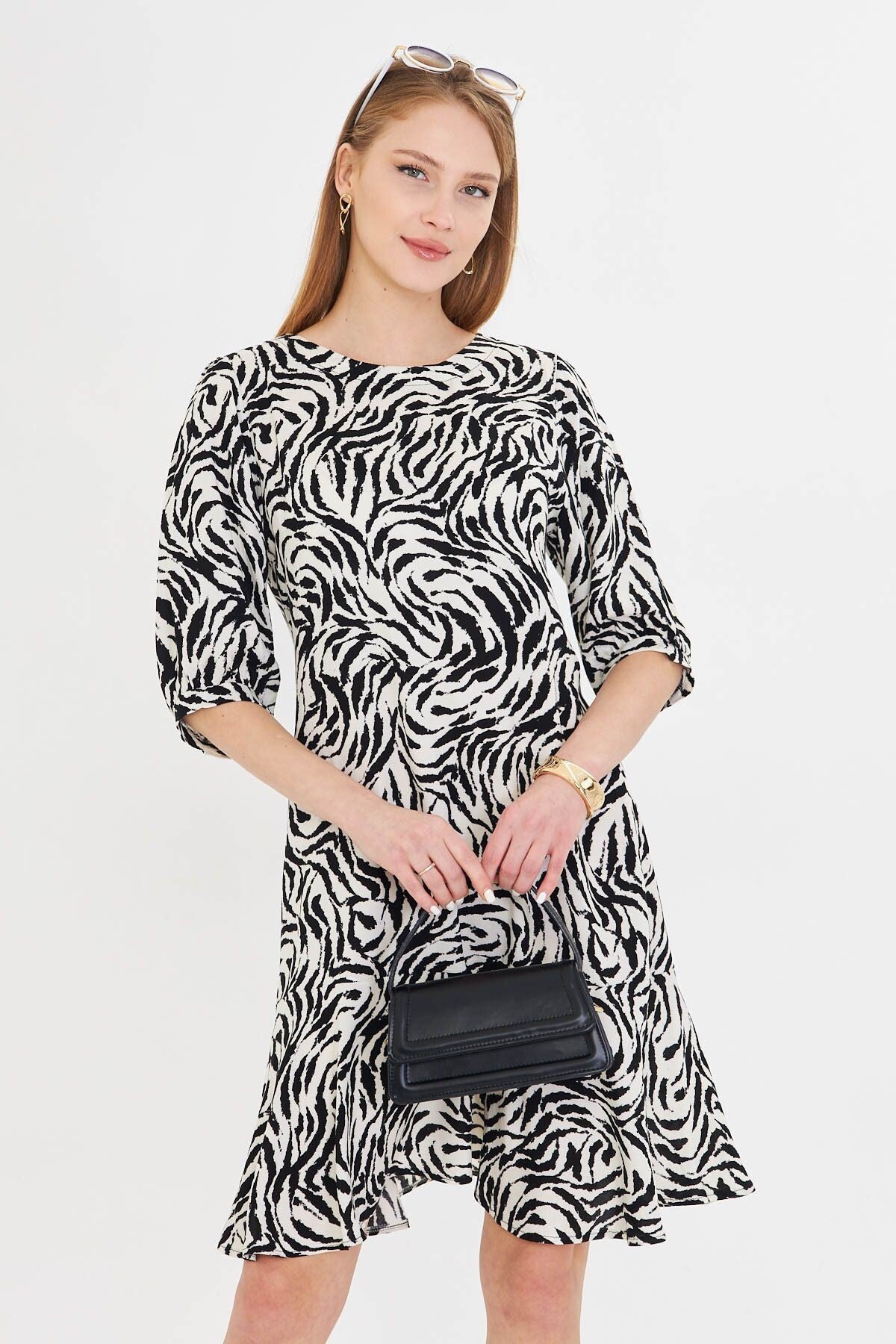 Women's White Crew Neck Quarter Sleeve Skirt Flounce Dress ARM-25Y001007