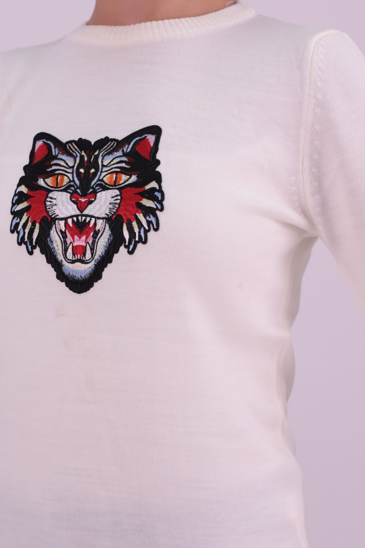 Women's Ecru Crew Neck Appliqued Sweater ARM-26K136002