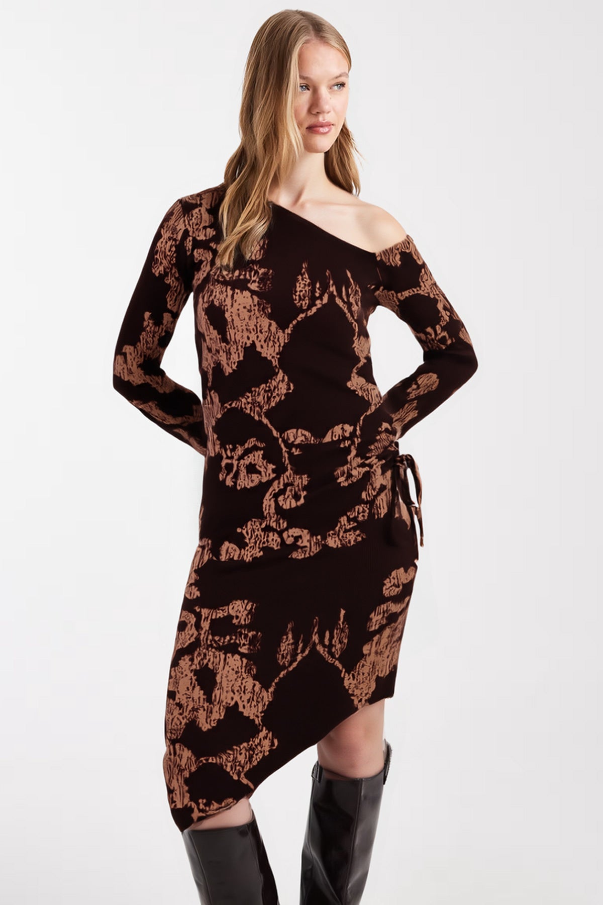 Women's Brown-Beige Low Shoulder Side Gathered Skirt Asymmetrical Fitted Dress ARM-26K001041