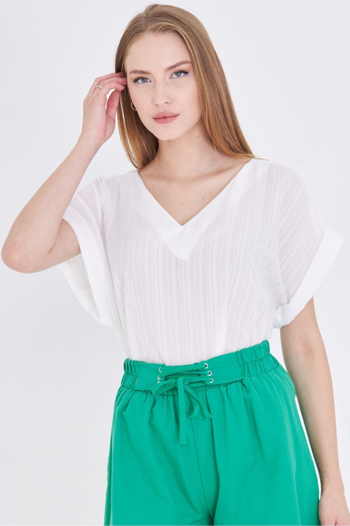 Women's White V-neck Slits on the Sides and Long Back with Double Sleeve Detail Oversize Blouse ARM-24Y001074