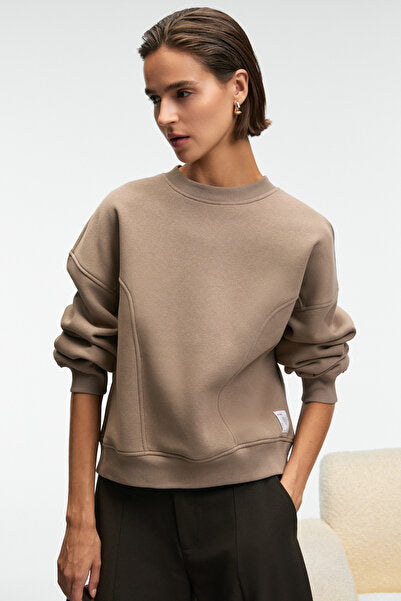 SERENYA Women's Cotton Label Detailed Crew Neck Mink Sweatshirt