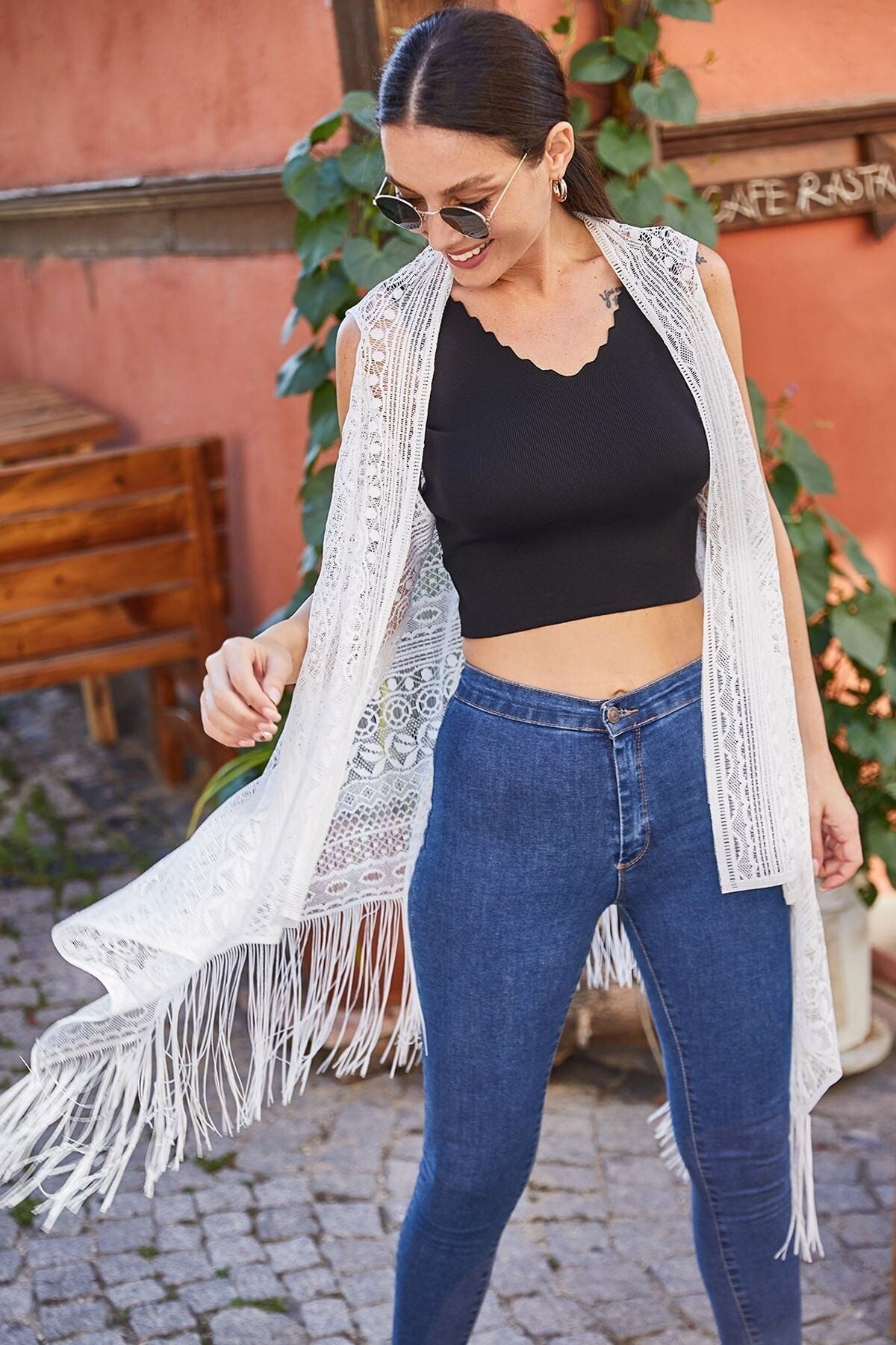 Women's White Lace Tasseled Vest ARM-21K001257